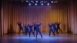 Танцювальний колектив "HappyKids" виконують танець "Let's dance"