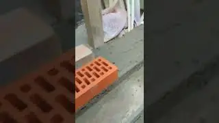 Кладка кирпича и в первый день.