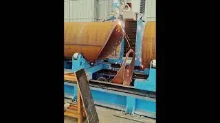 Flame cutting machine in marine engineering that can cut pipes with a diameter of 1.68 meters,