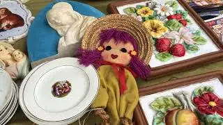 Going to the flea market. An overview of Antiques and Vintage items. Collection 2019. Winner