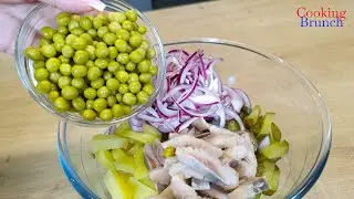 Этот салат ВСЕГДА получается ВКУСНЫЙ! | Салат с СЕЛЬДЬЮ!