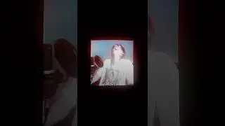 Почему он надо мной смеётся?😔 