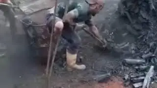 ZOR BİR HAYATININ OLDUĞUNU MU DÜŞÜNÜYORSUN?  O ZAMAN ENGELİNE RAĞMEN  MÜCADELE EDEN ŞU ADAMA BAK
