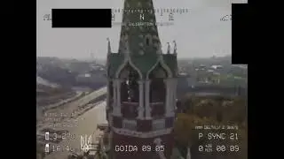 Footage of what is claimed to be a Ukrainian drone flying around Red Square in Moscow | 4hanntn