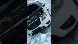 A Chinese pickup truck got stuck in the mountains. How to get it out where a tow truck can't reach.