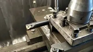 расточная головка на  токарном станке