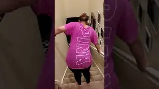 How to walk down the stairs after leg day with Tom Trainer