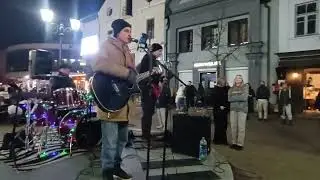 30.11.2024 Brest Belarus...  Уличные музыканты/Street musicians... Walks with Victoria