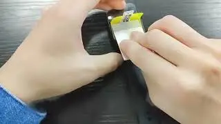 スマートウォッチ保護シールの貼る方法