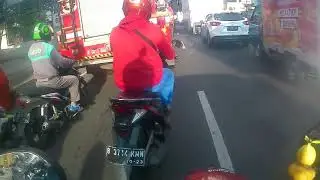 Inilah yang terjadi dibelakang Damkar saat kena macet.