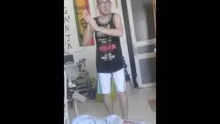 Chico qui essaye de danser a la gitane
