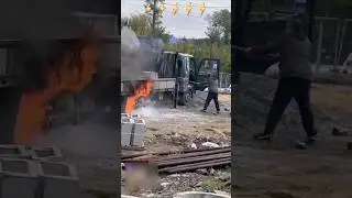 манипулирование под напряжением опасно для жизни