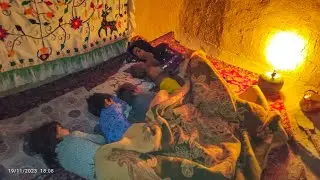 A documentary about the nocturnal life of a nocturnal woman alone with her four children