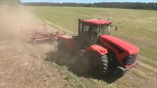 Собрались всем селом посмотреть на этот чудо агрегат!