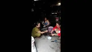 Gadis Kien Giang Vietnam Menyembelih Ayam