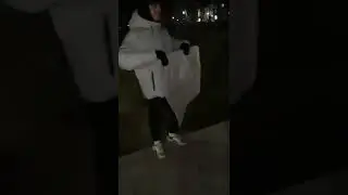 Поцеловали за плакат 