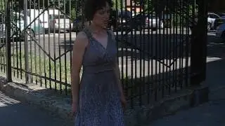 Босая девушка, одесский переулок