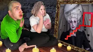 GLEDAMO SE U UKLETO OGLEDALO! *naš odraz je oživio i krevelji se*