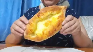 Хачапури с яйцом и сулугуни 😋 Мукбанг