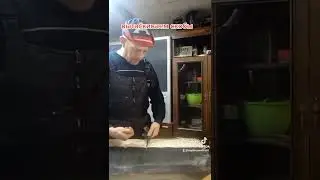 разбираем сиденья яхты, катера, вытаскиваем скобы