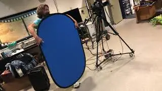 Proper Way to Fold-Up Collapsible Oval Green Screen