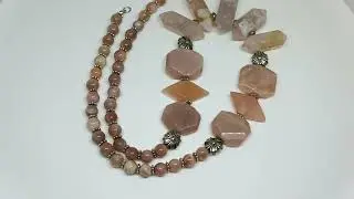 Крупное колье из агата и солнечного камня.