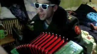 Лирика под баян, очень красиво поет и играет!
