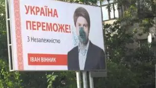 Винник раздает продуктовые наборы