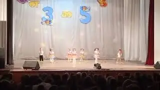 это наш первый выход на большую сцену.  нам 2 года не сцдите нас строго)))