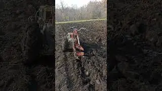 Тяжко мотоблоку-легко мені. Легко мотоблоку-нудно мені.