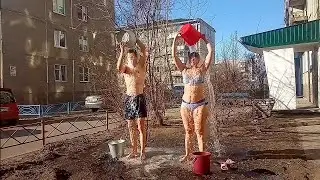 ТЕПЛО, СОЛНЦЕ. ЗАКАЛИВАНИЕ С МАМОЙ. ОБЛИВАНИЕ ХОЛОДНОЙ ВОДОЙ ВЕСНОЙ МИНУСИНСК