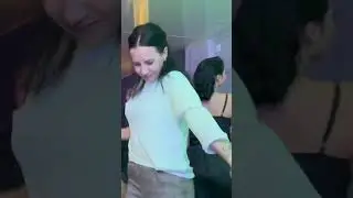 Тёма всё время играет на вымышленном синтезаторе😂Давайте сложимся ему на настоящий😂 