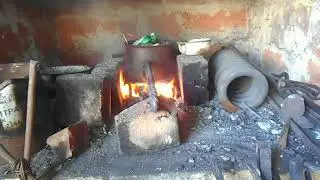 Плавка  алюминия в кузнечном горне.