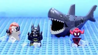 Lego Batman Spiderman Swimming Shark Attack - NEW