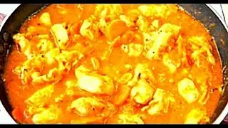 Гуляш из курицы и белых грибов в сливочном соусе.