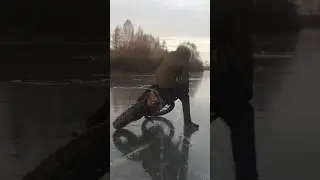 ПО ЛЬДУ НА МОТОЦИКЛЕ БЕЗ ШИПОВ. Падение 