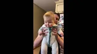Малыш отвечает на вопросы😻