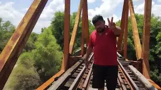 Cruzando el puente vía Tampico - Monterrey en Estación Cruz Tamaulipas