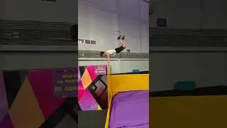 Заход в ровную стойку с колеса мне больше понравился