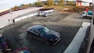 Учебный автомобиль въехал в здание