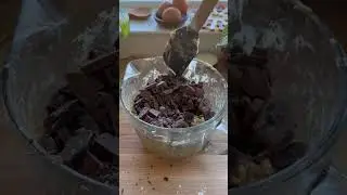 The PERFECT Chocolate chip cookies | you have to try this recipe !! #shorts
