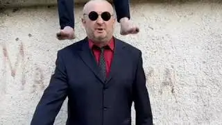 Как все депутаты, красиво стелет 😂
