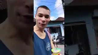 Бали. Торговец накормил бесплатно 