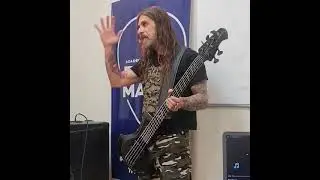 Luis Mariutti na Academia de Música Fabio Maka, em Salvador.