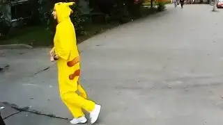 Живые  покемоны на улицах :-) Игра Pokemon GO в реале?
