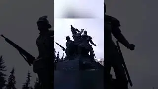 Памятник «Без пяти семь»🕘