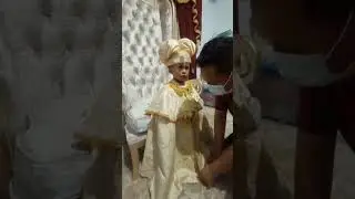 SENENG BANGET DI FOTO KOSTUM RAJA SEBELUM DI KHITAN
