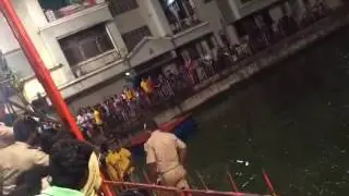 Police fight with Public At Ganapati Visarjan