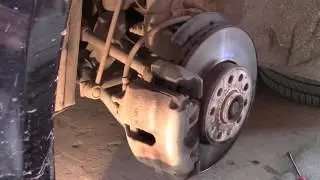 Removing the Skoda Octavia A5 brake discs for resurfacing