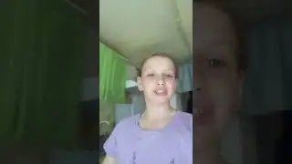 Провожу обед вместе с вами/кушаю/показываю обновки/и разговариваю с вами.